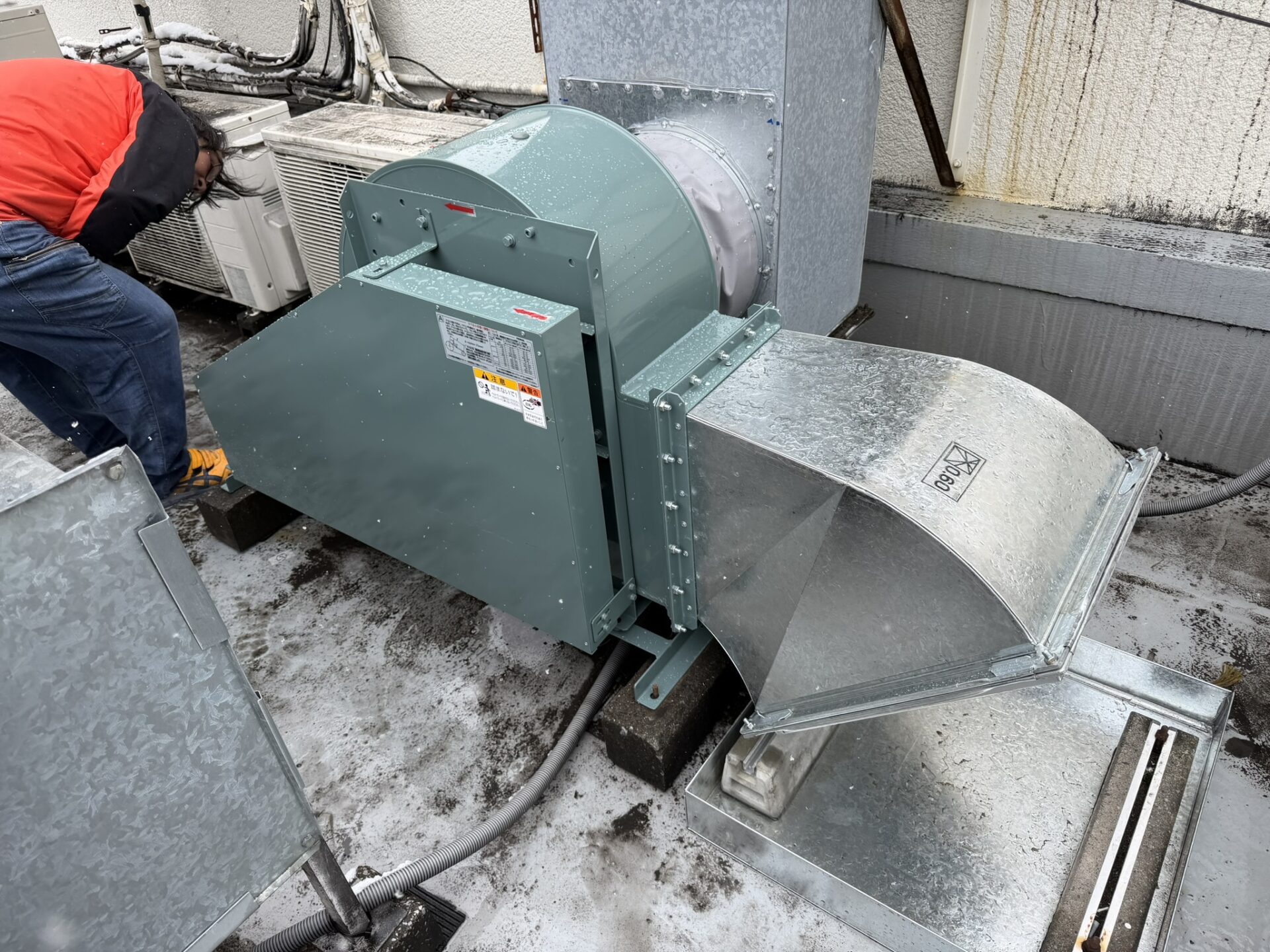 藤沢　飲食店　送風機（ダクト工事）交換